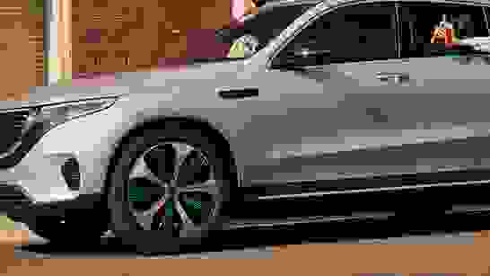 Mercedes EQ EQC 01