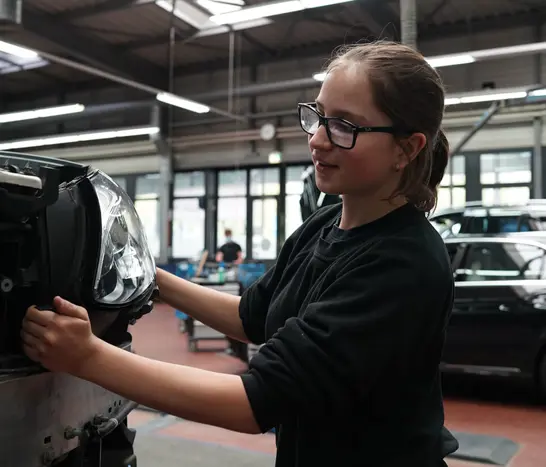 Aufklappbare Kacheln Carrossier-Spenglerei 1092X819 Aufklappbare Kacheln Carrossier-Spenglerei 1092X819