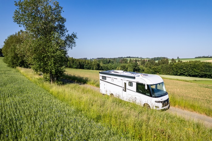 Autarkiewunder Frankia Platin Im Neuen Design Luxusliner Auf Mercedes Benz Jetzt Mit Noch Mehr Chara