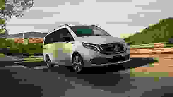Mercedes EQ EQV 05