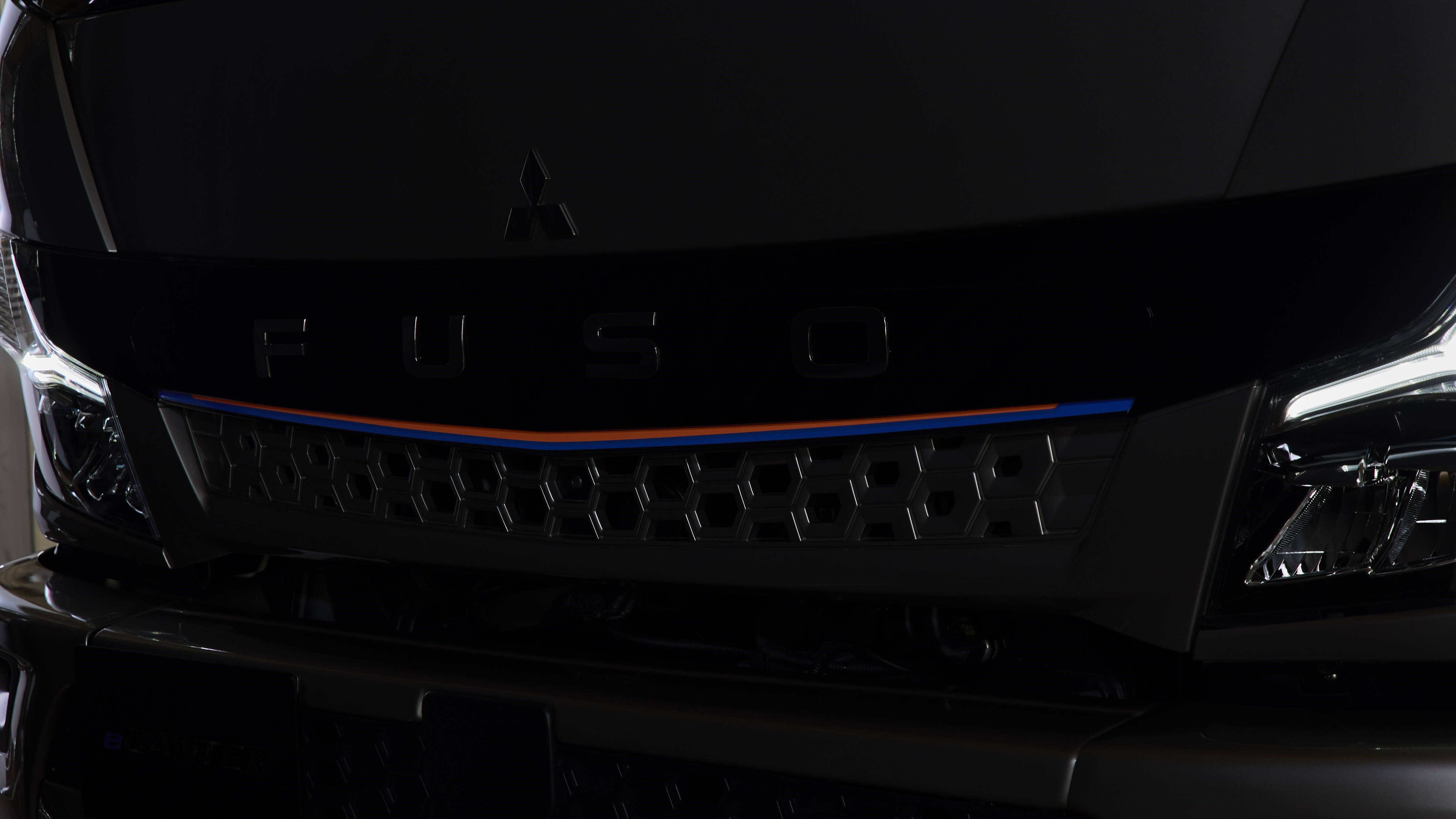 Mercedes Fuso Ecanter Kuehlergrill