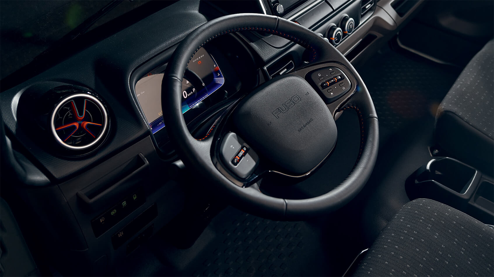 Mercedes Fuso Ecanter Innenraum