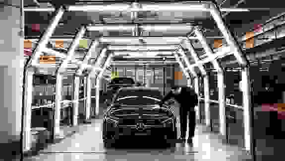 Merbag Bildpool Lichttunnel Mercedes