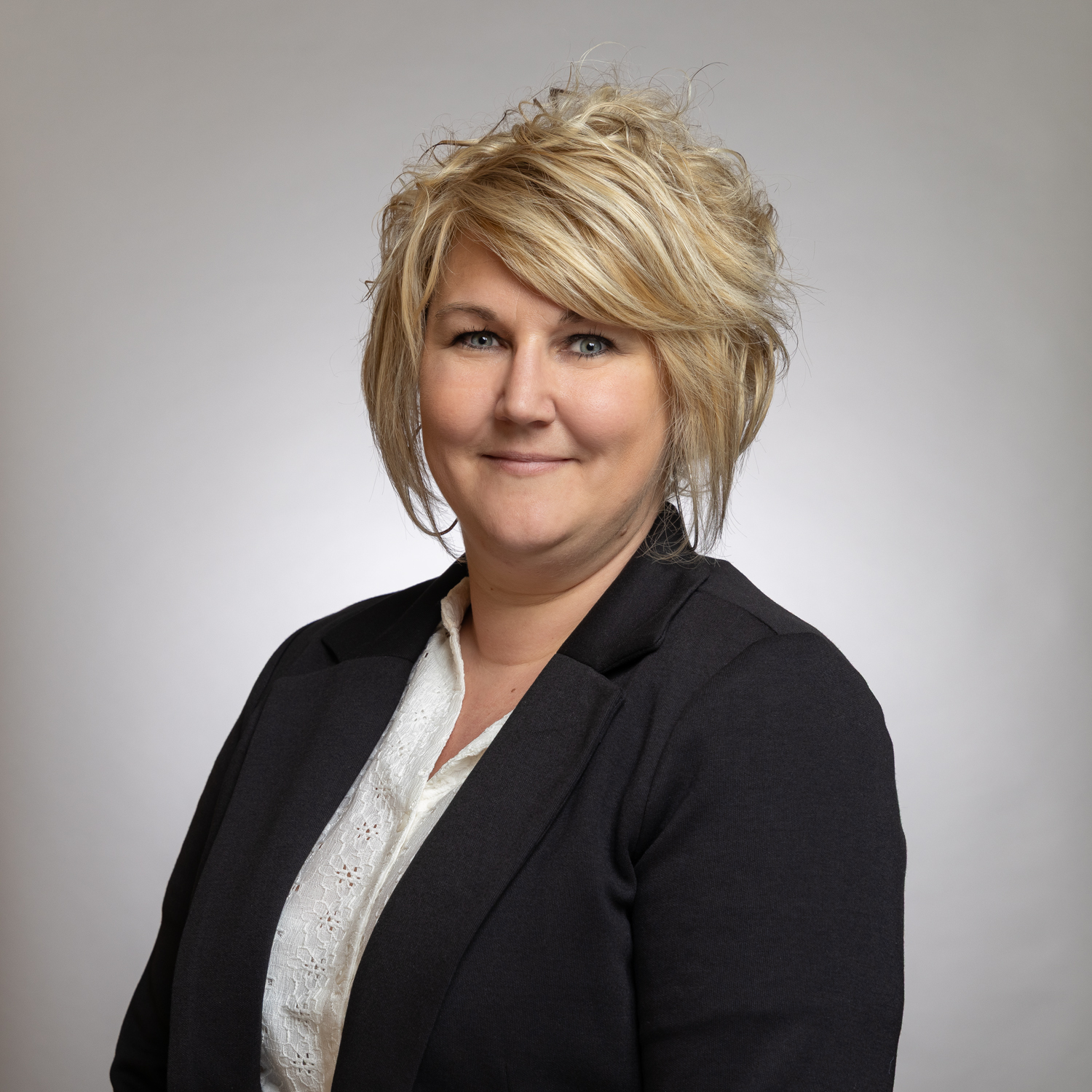 Esch Bury Laetitia Employee Administrative 2360