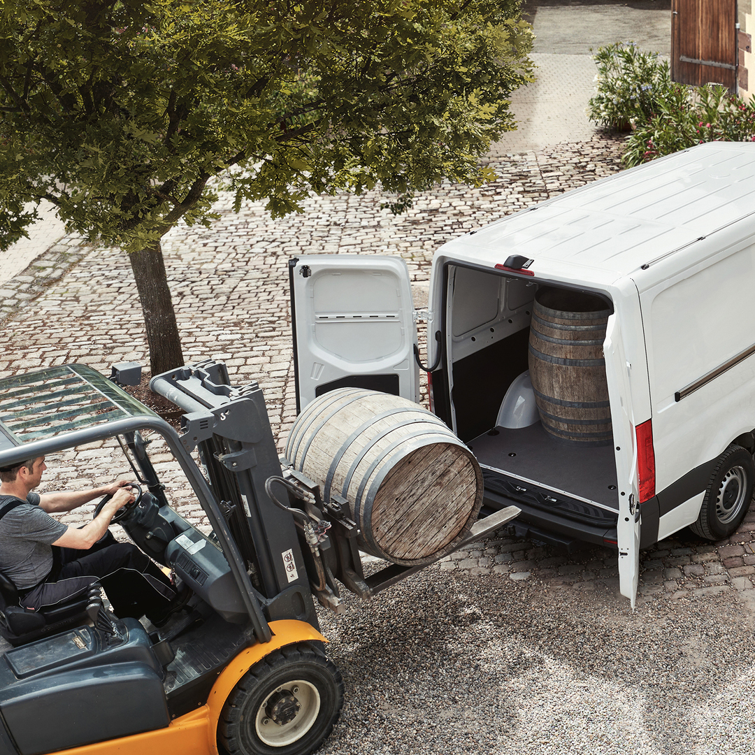 Vanpro Trust Carousel Line02 Image04 1X1 Clean