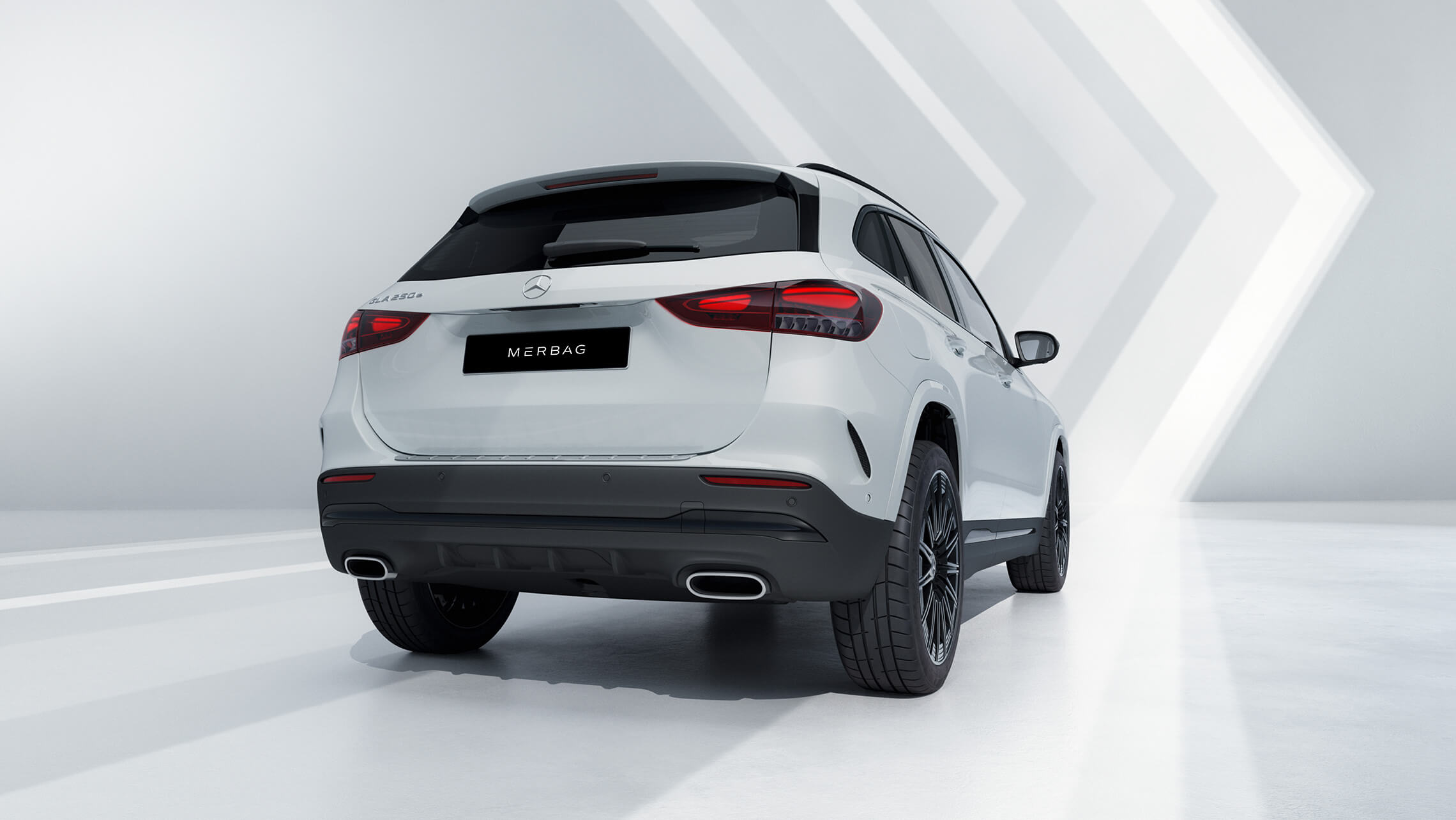 Mercedes-Benz GLA Polarweiß mit Nightpaket Heckansicht - Merbag